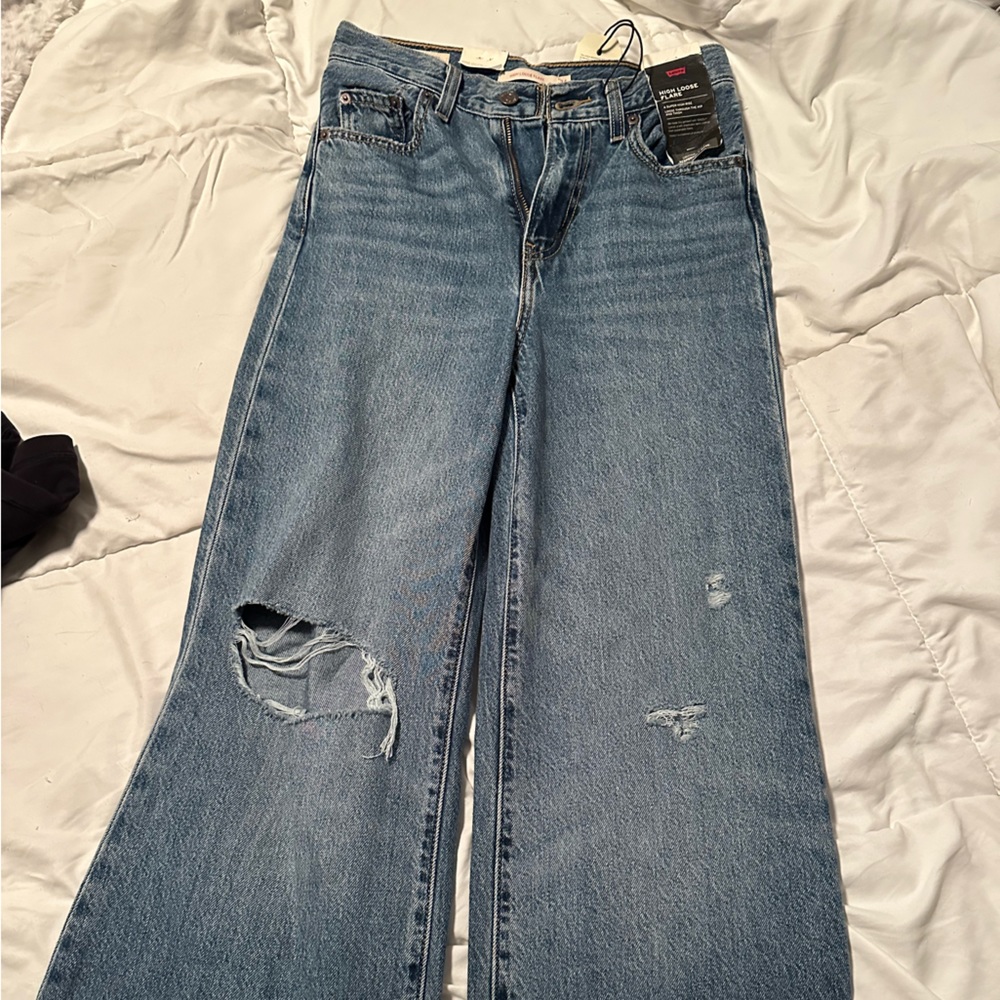 levi ripped jeans